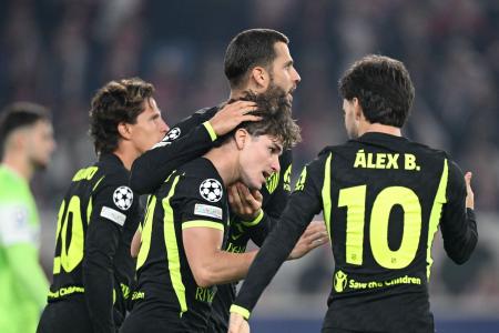 Júlian Álvarez vibra com gol pelo Atlético de Madrid contra o Stuttgart