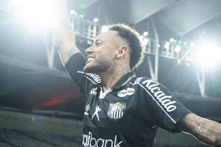 Neymar em jogo do Santos no Maracanã