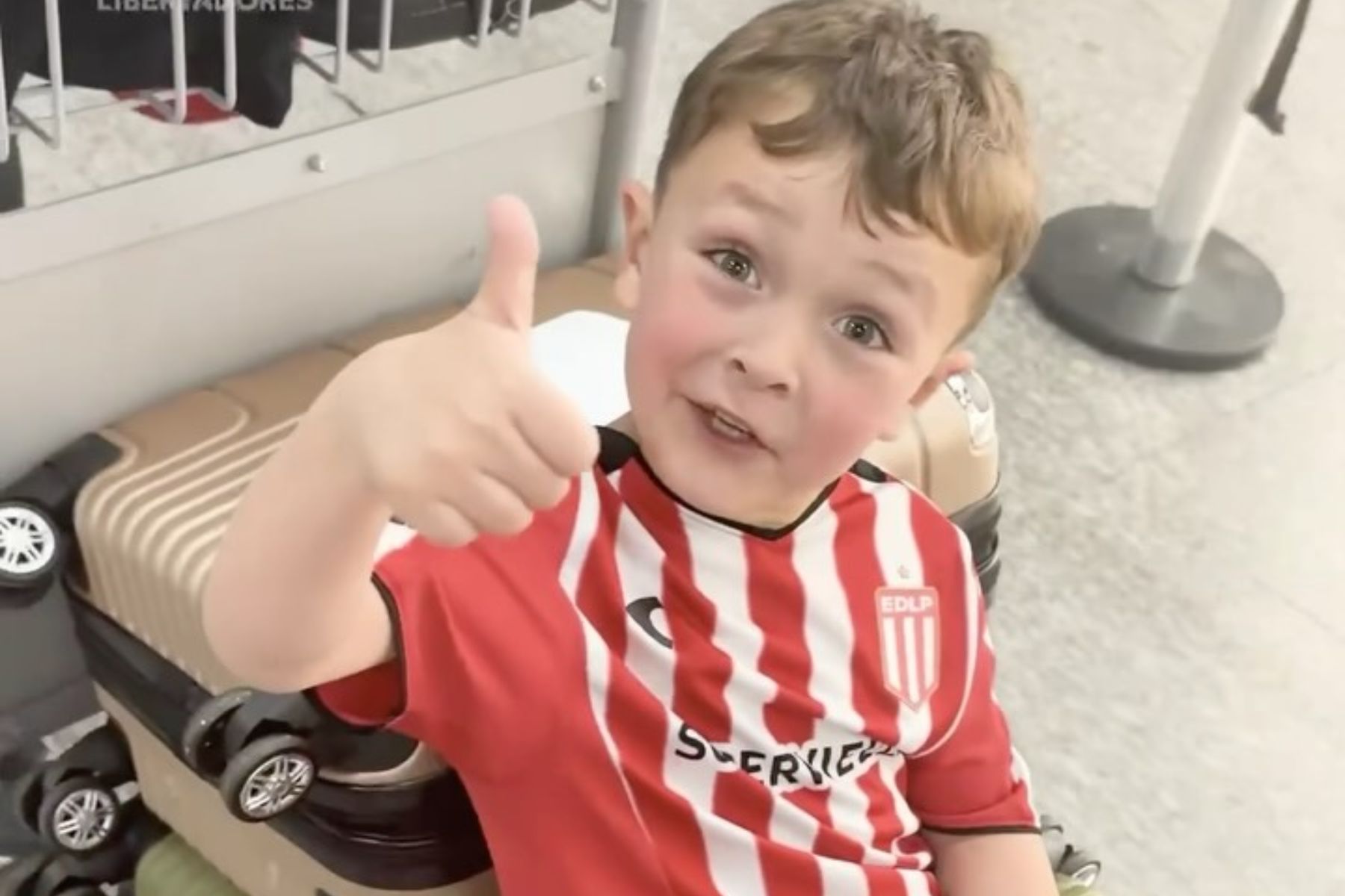 'Viral' na Copa, torcedor mirim argentino vai ao RJ para Fla x Estudiantes na Libertadores