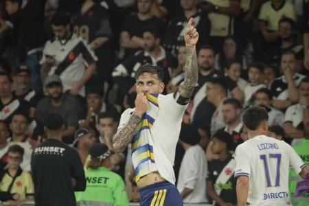Leandro Paredes celebra gol pelo Boca contra o Vasco