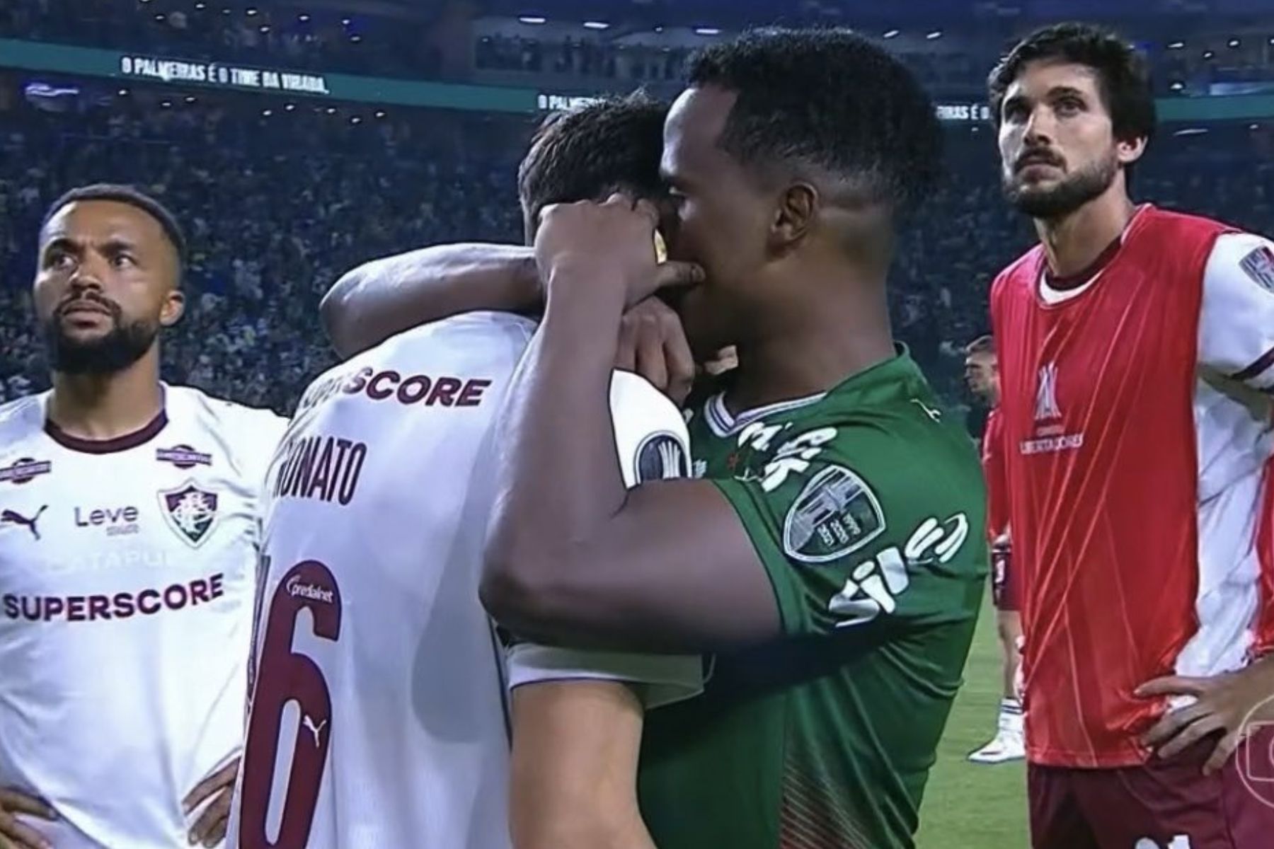 Arias, do Palmeiras, consola rival que perdeu pênalti decisivo do Fluminense