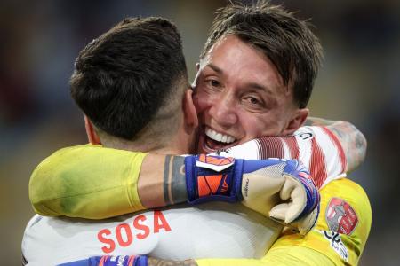 Fernando Muslera celebra classificação do Estudiantes na Libertadores