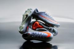 Novas versões das chuteiras Mercurial Phantom e Tiempo