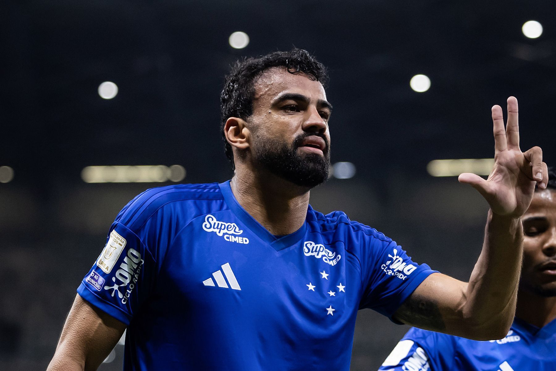 Fabrício Bruno reage a gol e à vitória do Cruzeiro sobre o Remo