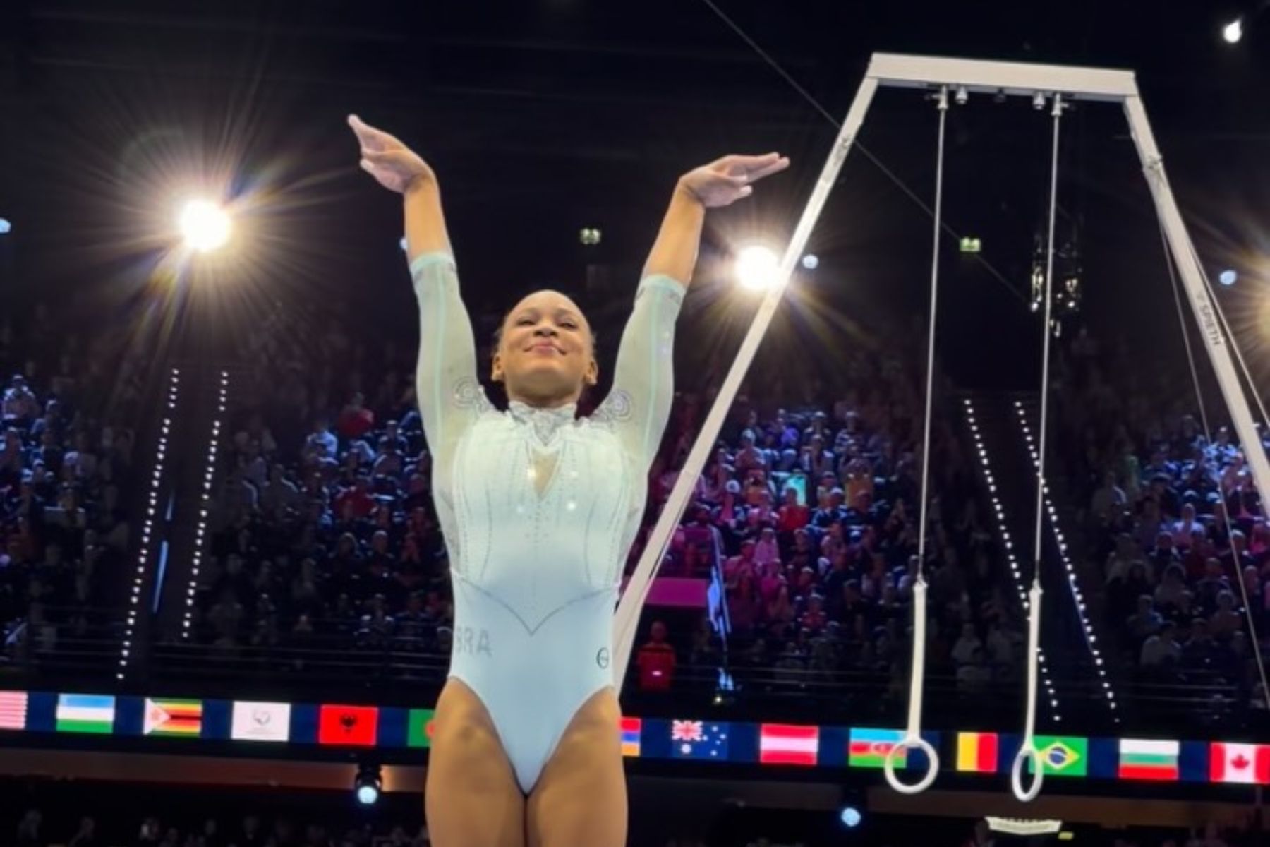 Rebeca Andrade conquista o ouro no salto, é tricampeã mundial e faz história