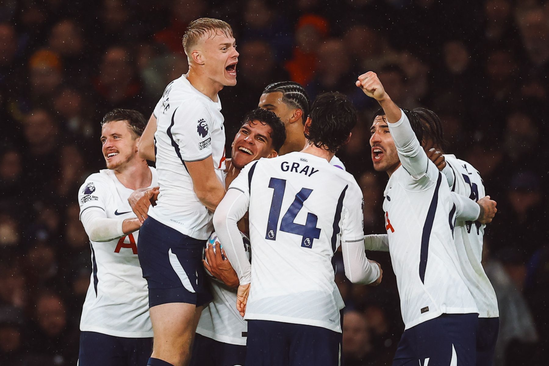 Palmer é expulso, e Tottenham vence Chelsea fora de casa pela Premier League