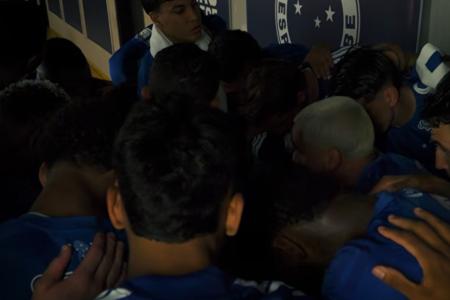 Jogadores do Cruzeiro reunidos antes da partida contra o Remo