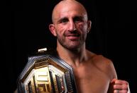 Recordista, Volkanovski pede luta contra Gaethje por duplo cinturão e promete: ‘Me aposentaria’