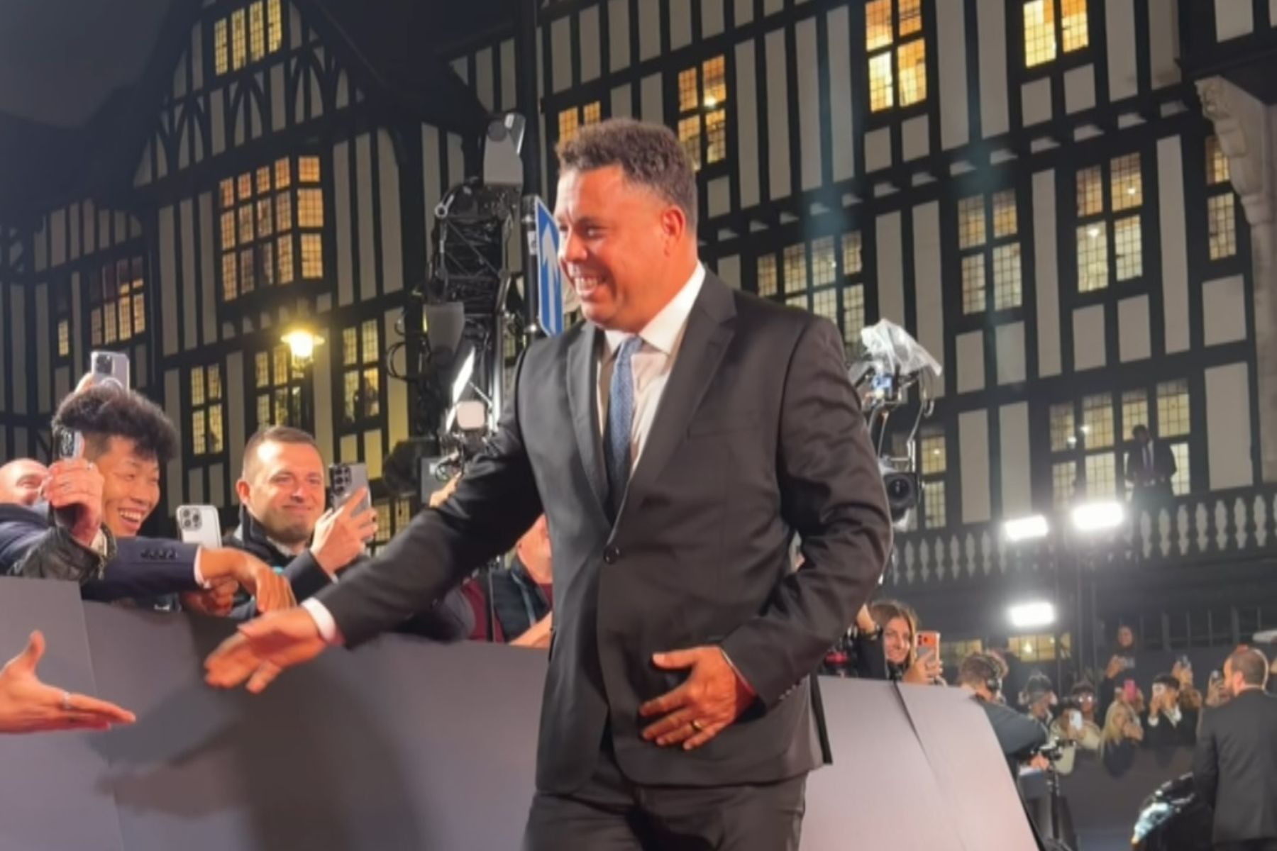 Ídolo do Cruzeiro, Ronaldo entregará prêmio ao Bola de Ouro: 'Ainda não sei quem é'