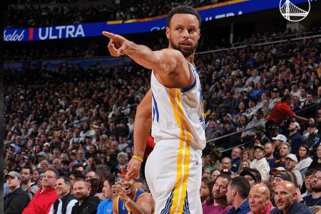 Curry teve 100% de aproveitamento na segund-feira (26) de NBA