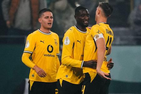 Dortmund teve início arrasador, sofreu empate, mas garantiu classificação no fim