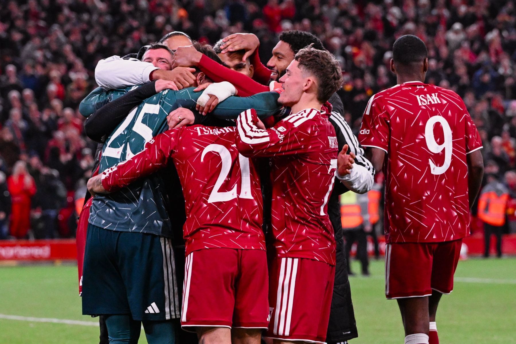 Liverpool vence Chelsea nos pênaltis e avança às oitavas da Copa da Liga Inglesa