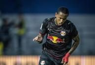 Ex-Flamengo desencanta, RB Bragantino vence Chapecoense e ainda sonha com a Libertadores