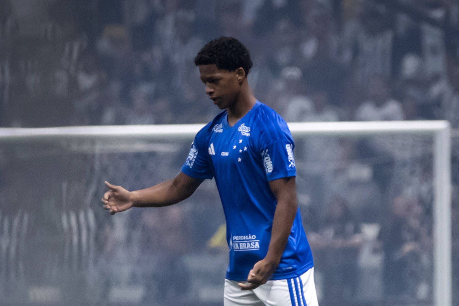 Cruzeiro alcança equilíbrio com 4-4-2, e Zé Lucas se consolida como solução