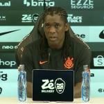 Aliviado, Seedorf celebra 1ª vitória pelo Corinthians: 'Vamos respirar, senão morremos'