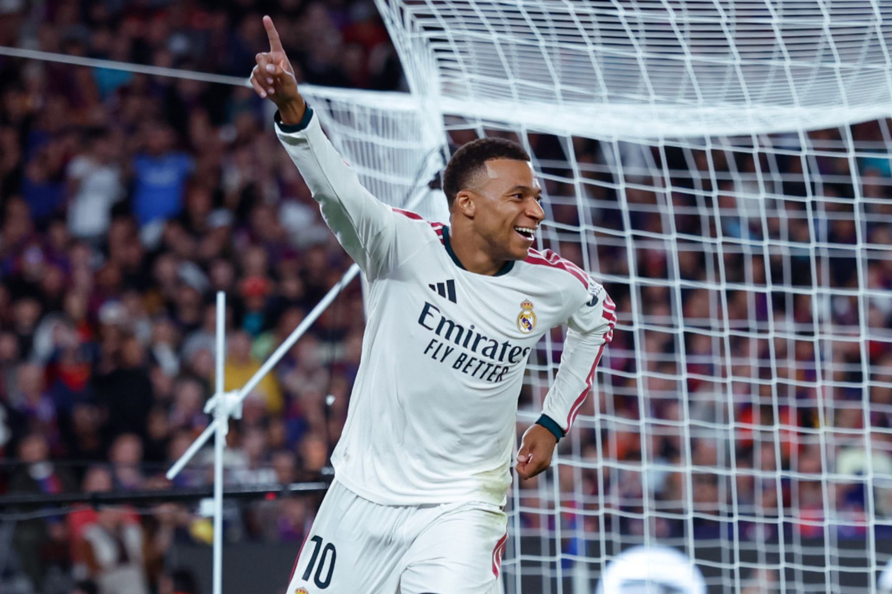 Mbappé marca dois, e Real Madrid vence Barcelona pelo Campeonato Espanhol