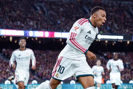Mbappé comemora gol do Real Madrid sobre o Barcelona