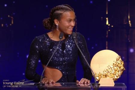 Vicky López, do Barcelona, recebeu o Troféu Kopa Feminino de 2026