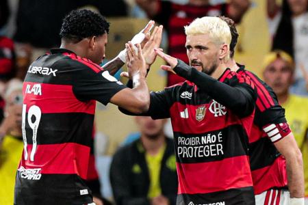 Arrascaeta comemora gol do Flamengo contra o Atlético