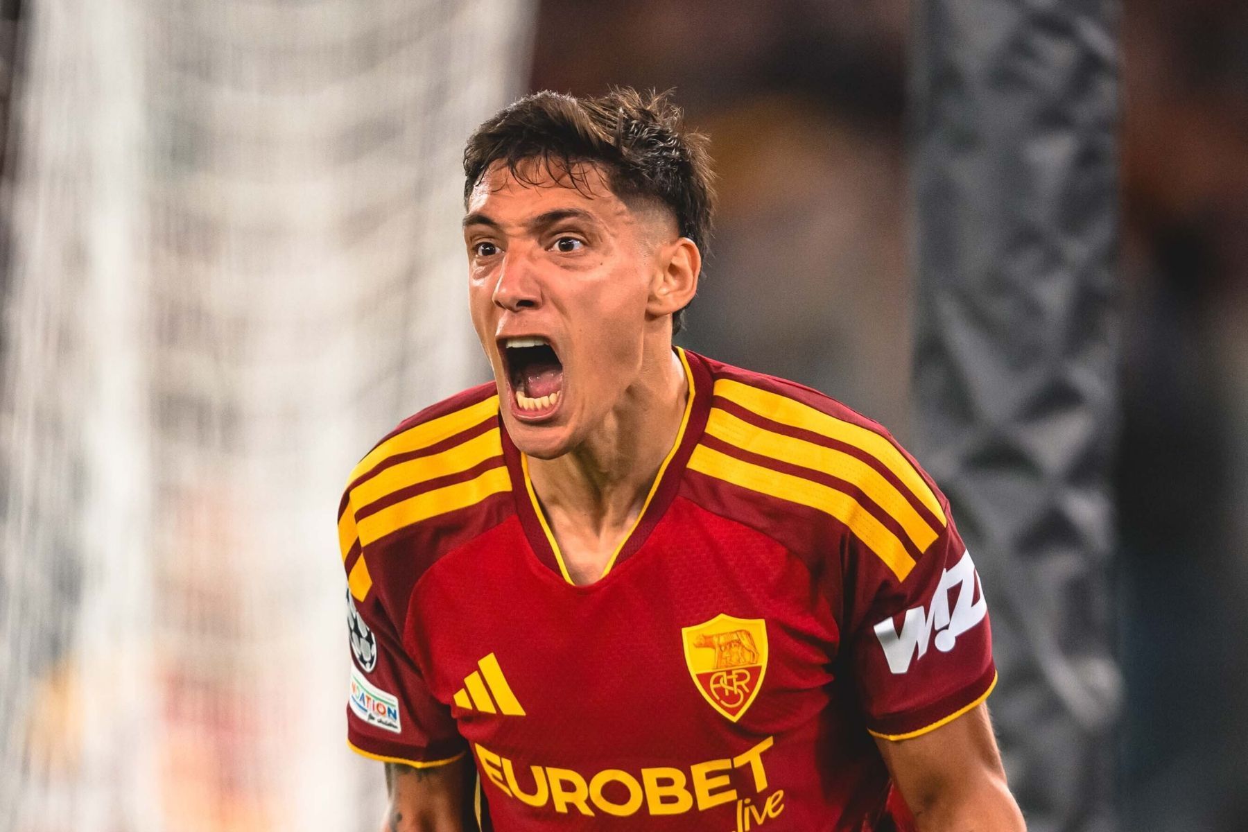 Campeão mundial marca, Roma goleia Slovan Bratislava e garante primeira vitória na Champions League