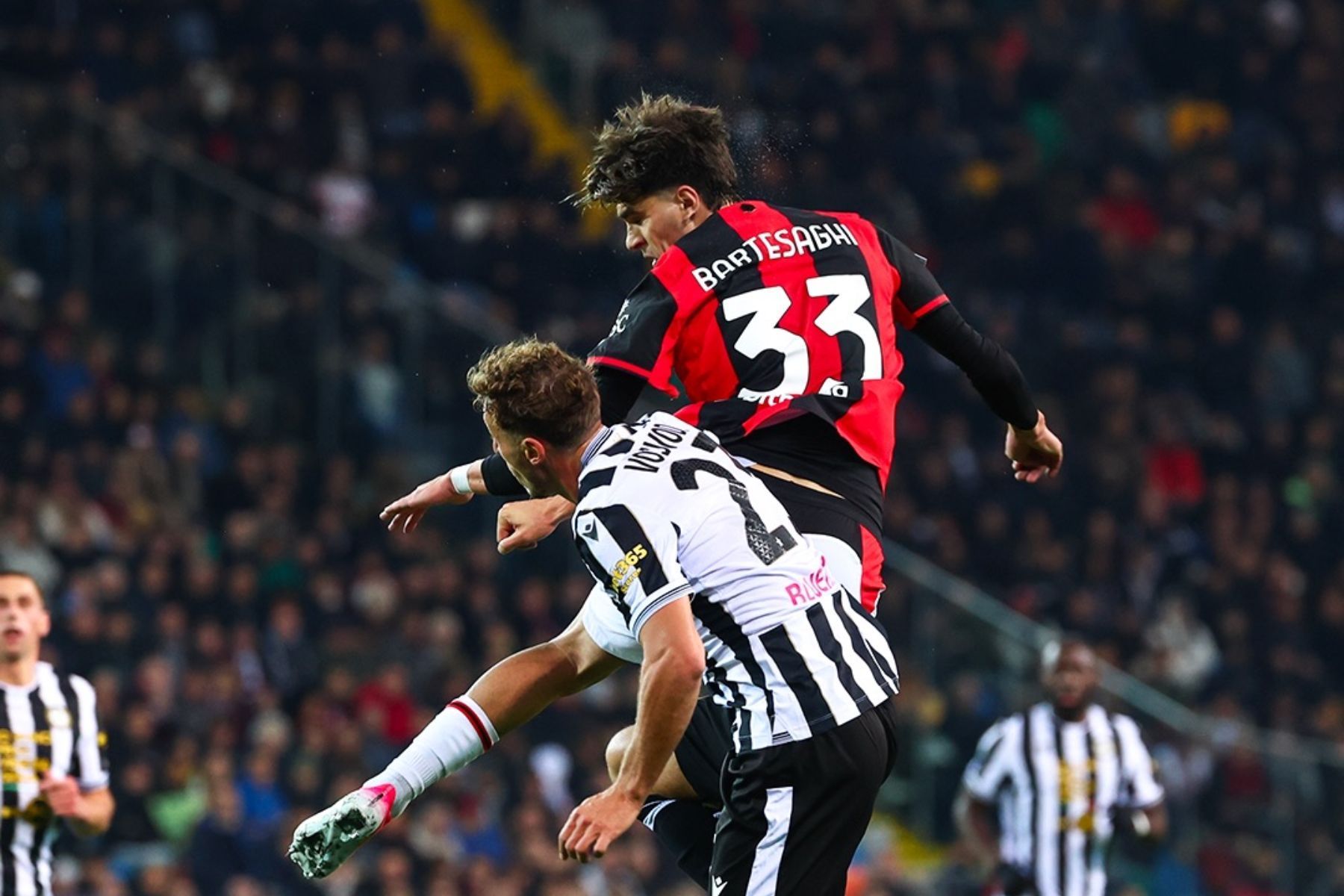 Milan vence Udinese fora de casa e alcança G4 do Campeonato Italiano