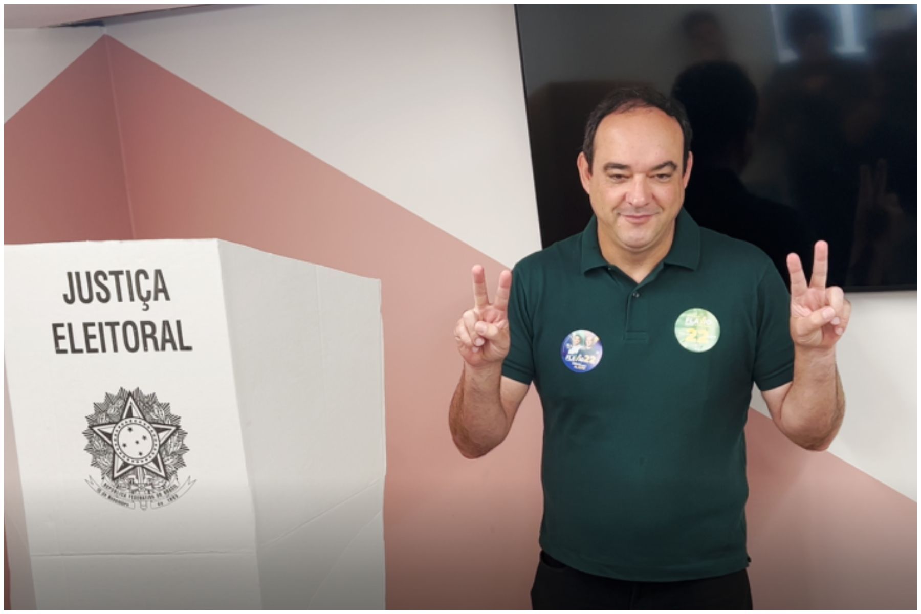Flávio Roscoe, candidato ao governo de MG, vota em BH: ‘Certeza que vamos estar no segundo turno'