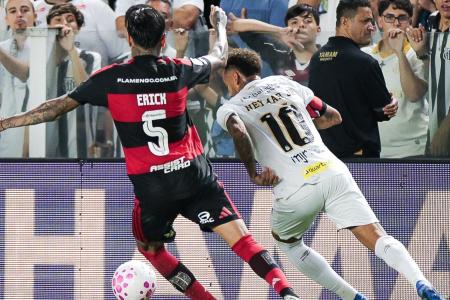 Neymar deu trabalho no segundo tempo da partida