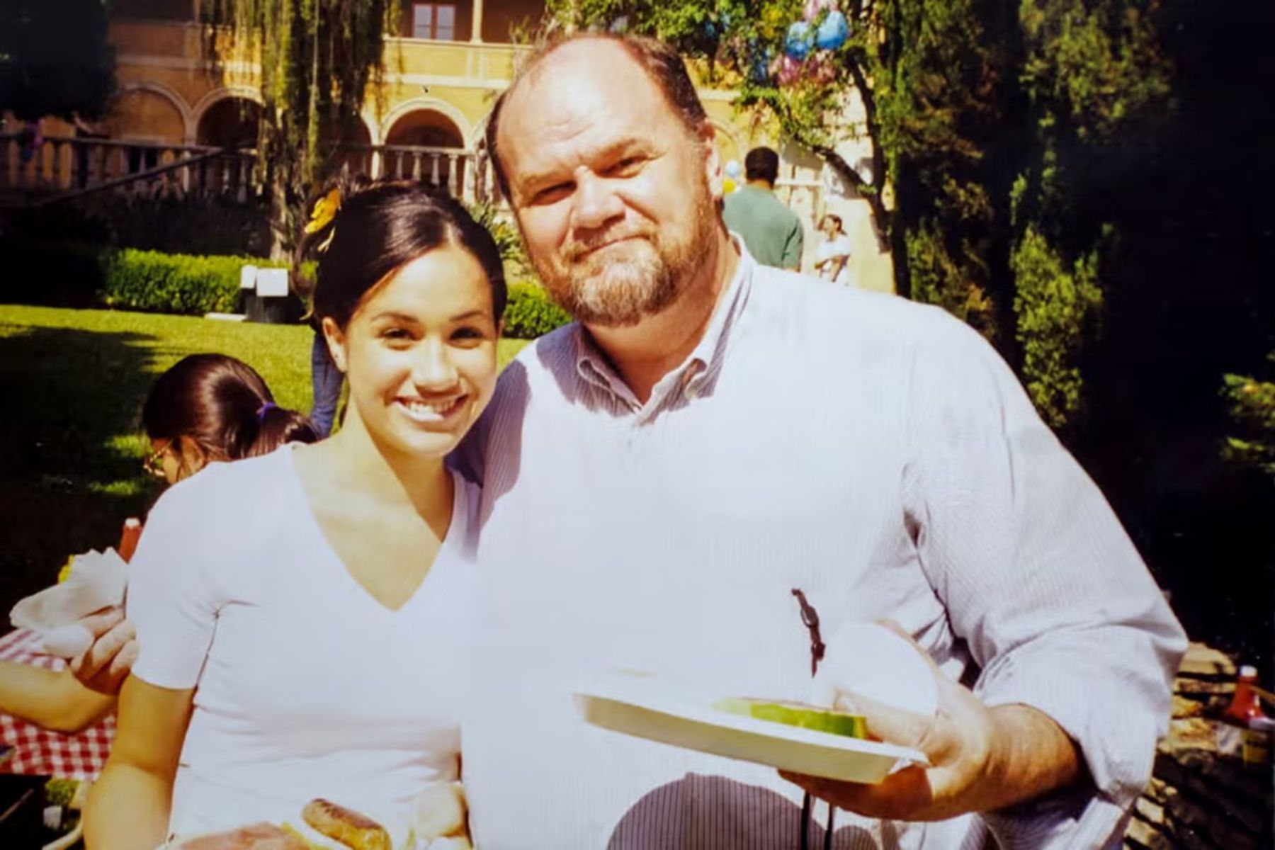 Jornal denuncia ao FBI suposto material de abuso sexual infantil encontrado em depósito do pai de Meghan Markle