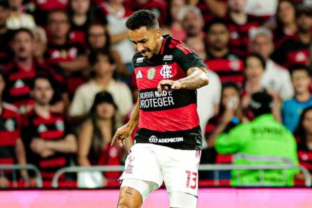 Danilo jogou menos de dez minutos na partida entre Flamengo e Fluminense