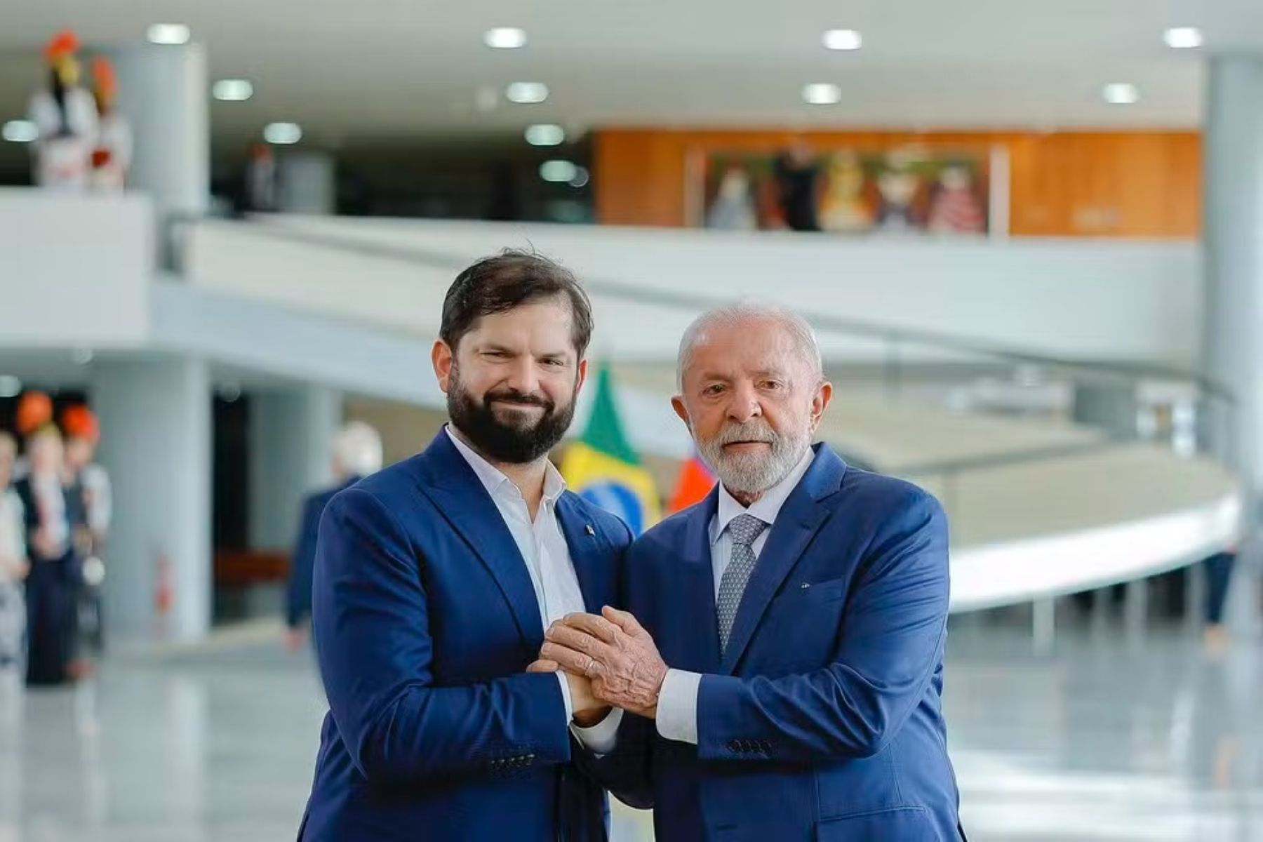 'Nós te amamos', diz ex-presidente do Chile ao comemorar reeleição de Lula