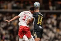 RB Bragantino atualiza boletim médico de Alix Vinícius após choque de cabeça