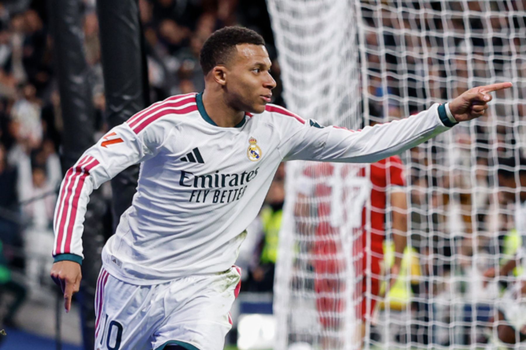 Mbappé brilha, e Real Madrid goleia Sevilla pela La Liga