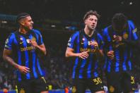 Brasileiro marca, Inter vence Shakhtar Donetsk com um a menos e quebra jejum na Champions League
