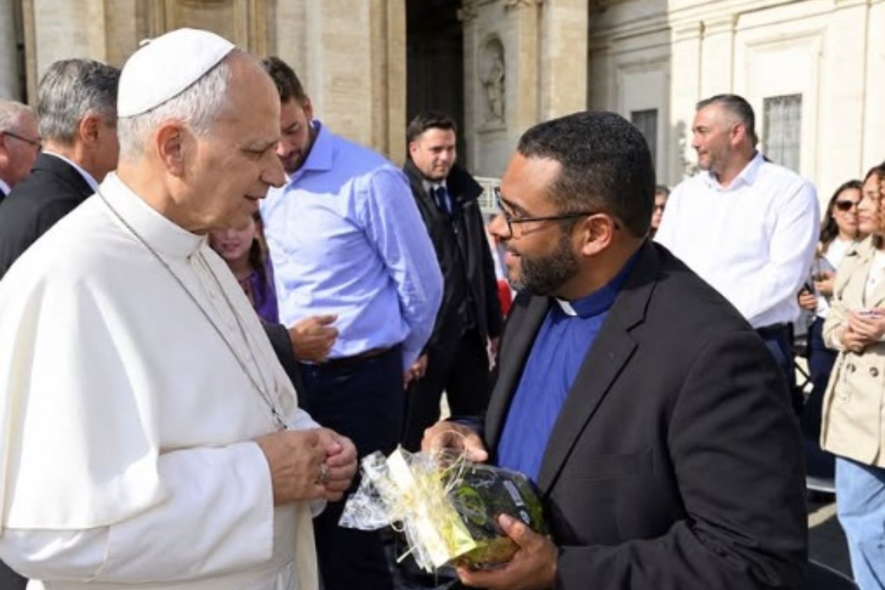 Papa Leão XIV é presenteado com café produzido no interior de Minas Gerais