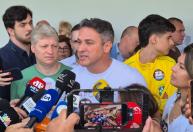 Candidato ao governo do RS, Zucco vota em Porto Alegre e diz que vitória seria 'presente do povo gaúcho'