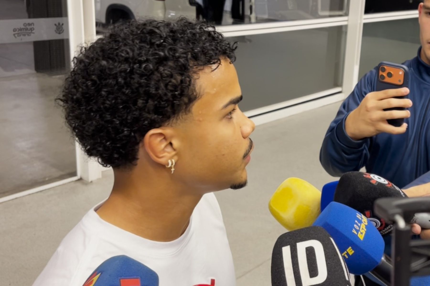 Kaio César revela cobrança de Seedorf antes de jogo do Corinthians: 'Pegou no nosso pé'