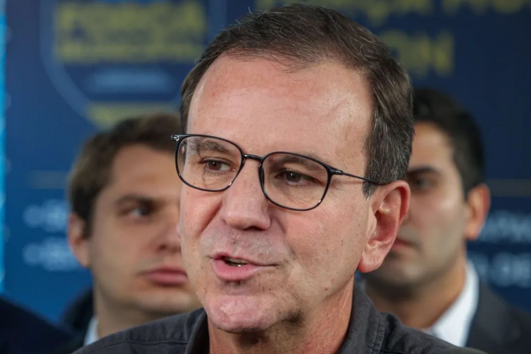 Eduardo Paes, candidato ao governo do Rio de Janeiro, vota na capital fluminense