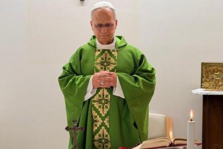 Papa Leão XIV celebrou missa no hospital em que está internado em Roma nesta sexta-feira (16)