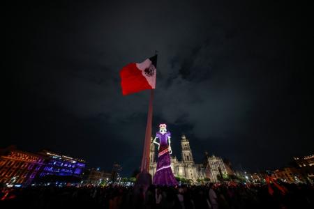 Obra presta homenagem ao artista mexicano José Guadalupe Posada, autor da ilustração de 1913 que inspirou La Catrina, hoje um dos símbolos mais conhecidos do Dia dos Mortos