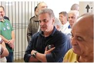 Aécio Neves vota em meio a fila em escola no bairro Serra, em Belo Horizonte