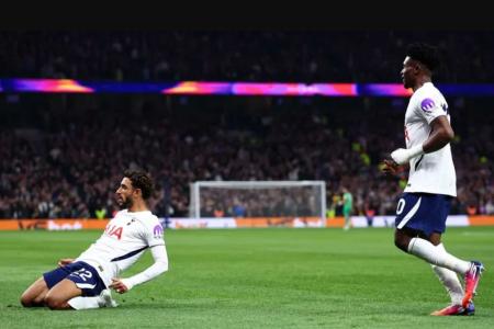 Tottenham comemora gol contra Coventry pela Premier League