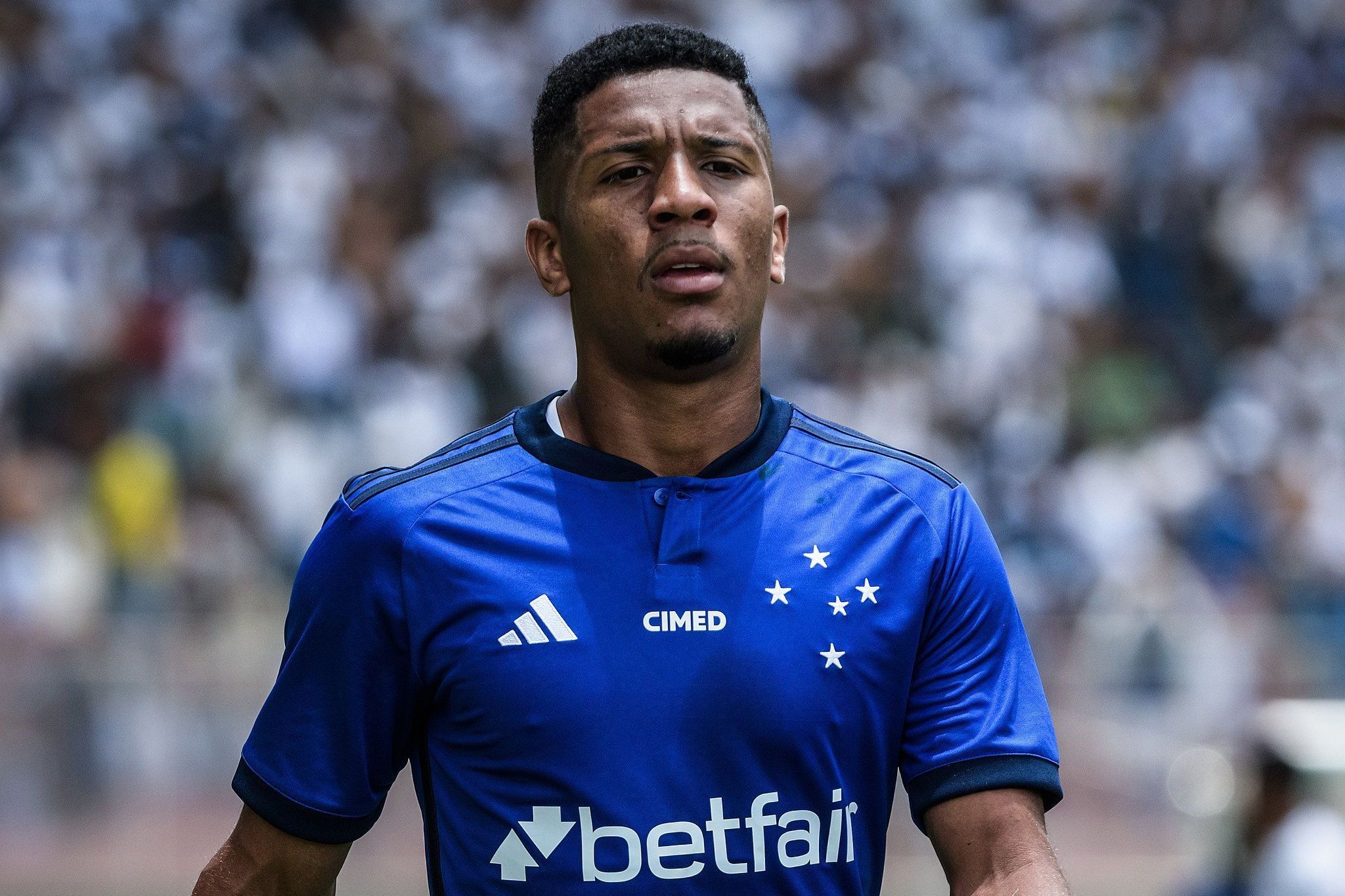 Ex-Cruzeiro se destaca em clube da Ásia e aparece entre os artilheiros da liga