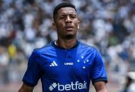 Ex-Cruzeiro se destaca em clube da Ásia e aparece entre os artilheiros da liga