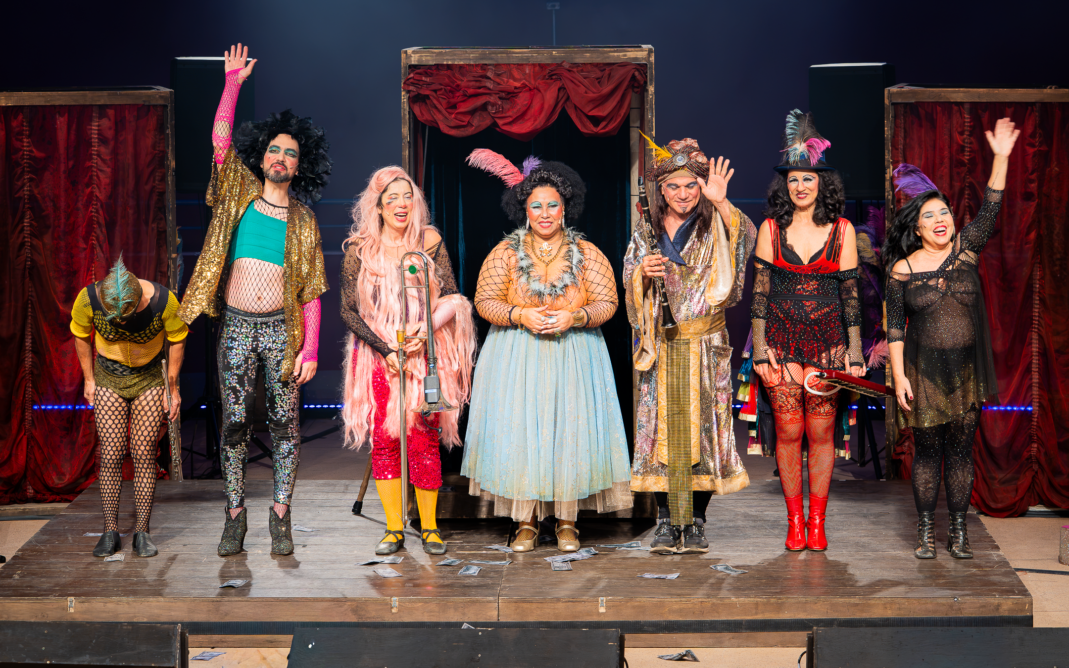 Teatro popular: Grupo Galpão apresenta o espetáculo 'Cabaré Coragem' com entrada gratuita em Betim
