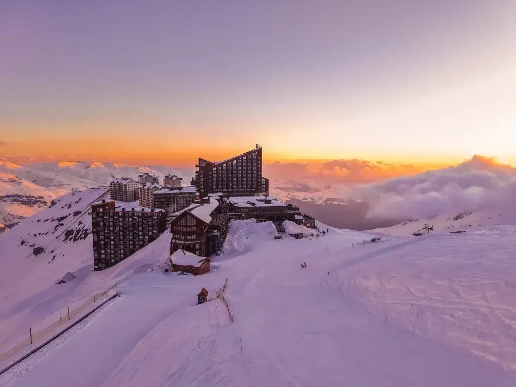 Valle Nevado: estação de esqui no Chile estende temporada até novembro