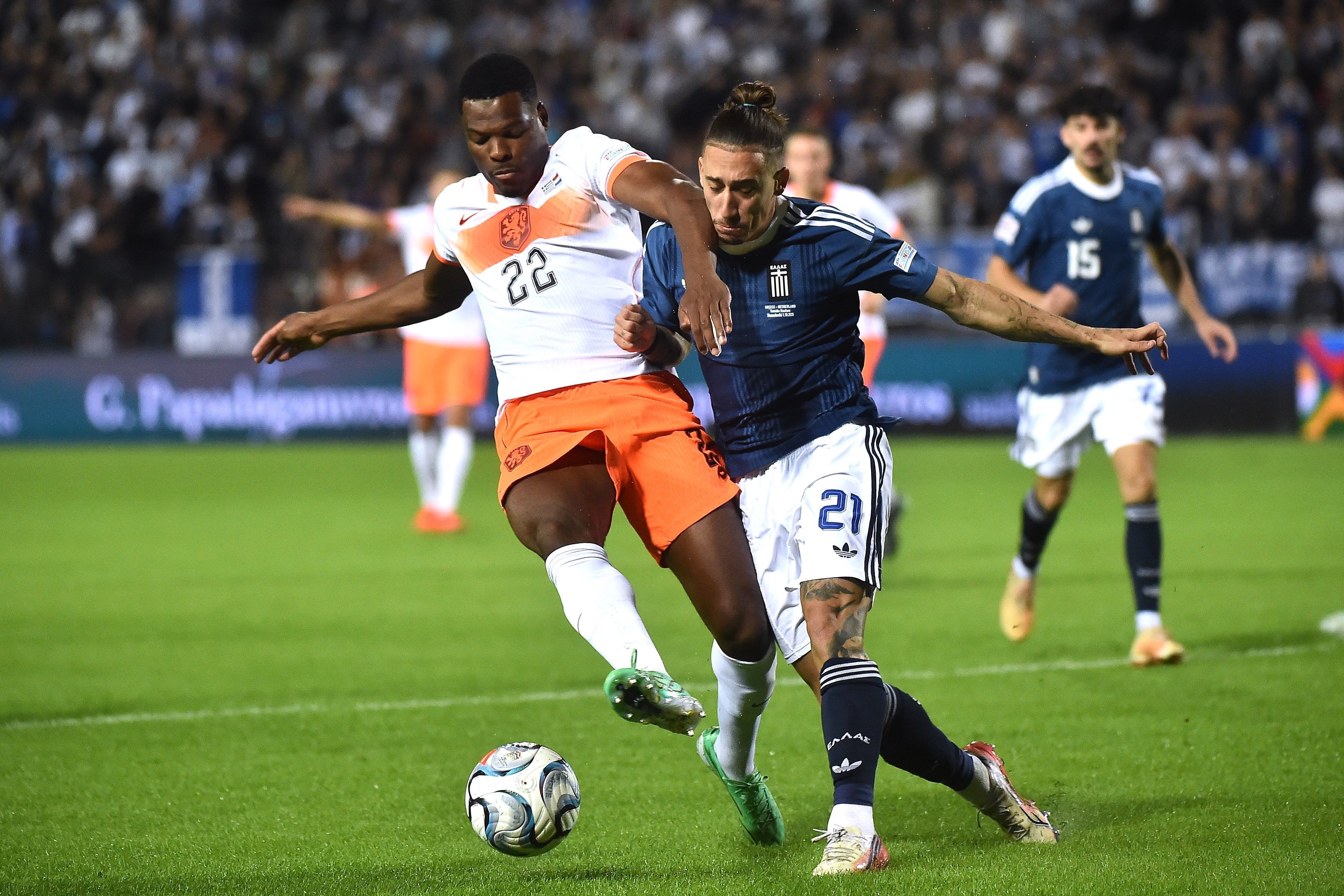 Holanda tem dois gols anulados, mas arranca empate com a Grécia pela Liga das Nações