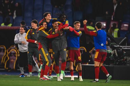 Jogadores da Roma comemoram vitória no Campeonato Italiano