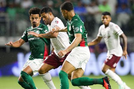 Hulk teve atuação apagada pelo Fluminense