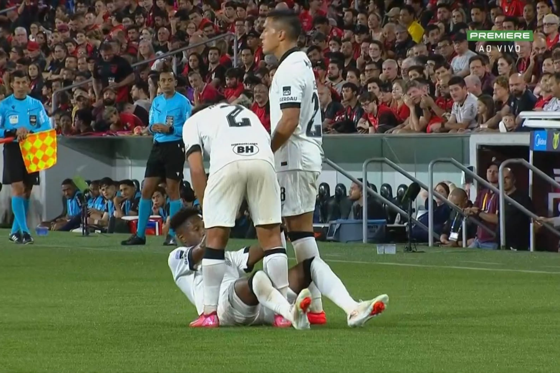 Athletico-PR x Atlético: Fred sente dor e é substituído no primeiro tempo