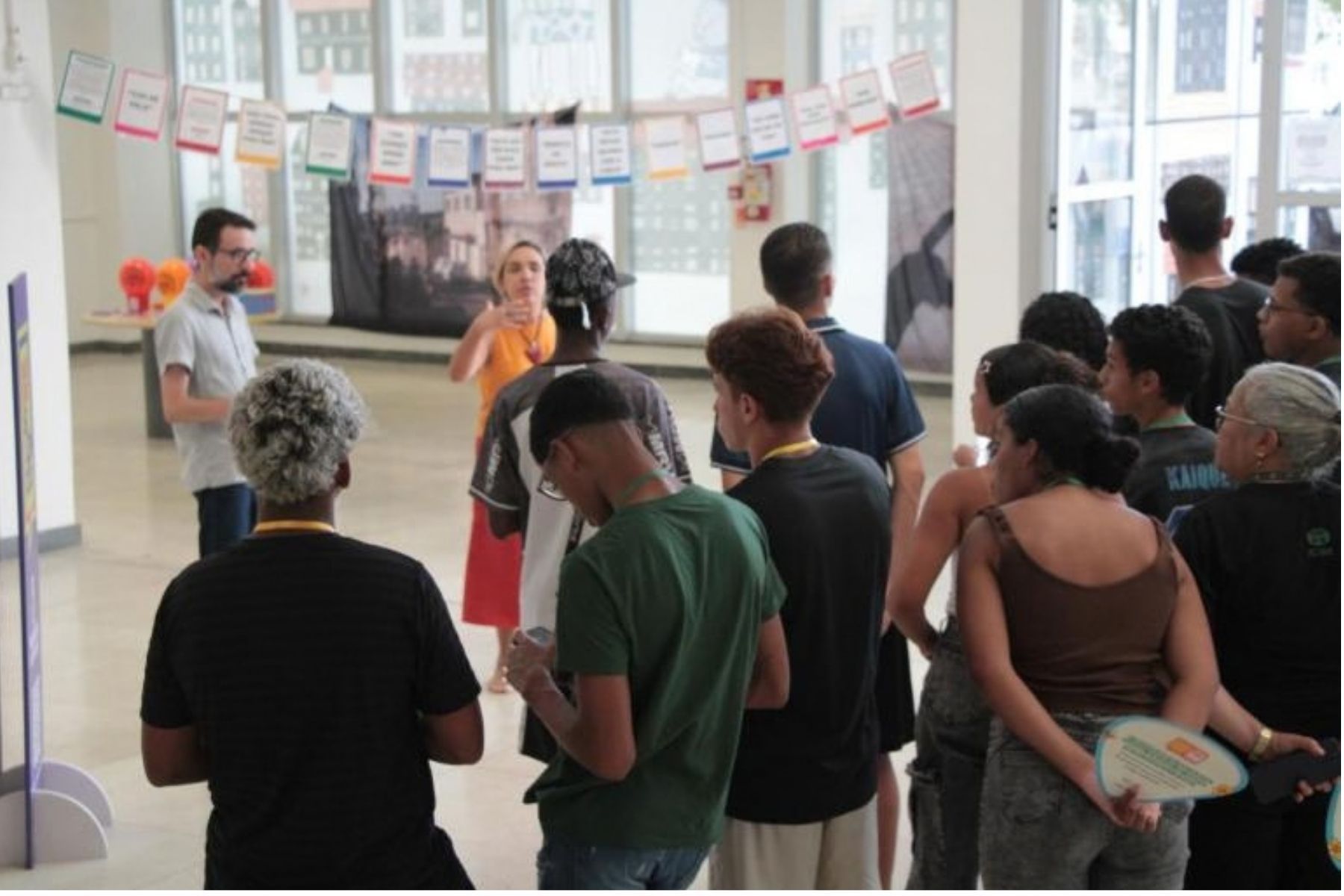 Centro de Referência das Juventudes oferece programação gratuita com exposição, dança e oficinas culturais em BH